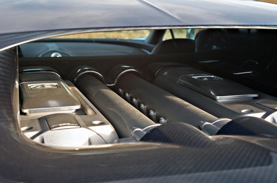  Bugatti Veyron 16.4 Super Sport 2011 года  (фото 23 из 43)